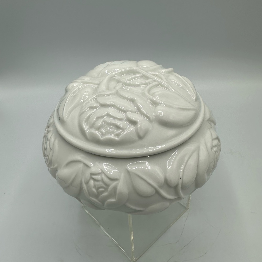 Vintage Germaine Monteil White Porcelain Lidded Trinket Box 5 1/2” Round Japan